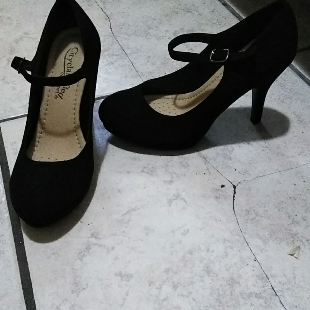 Brand new never used black high heels